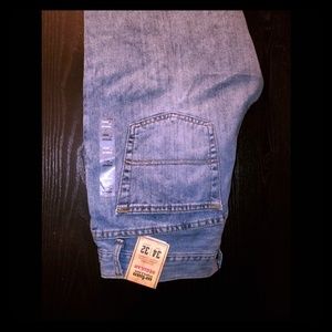 MENS URBAN PIPELINE LIGHT WASH JEANS